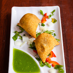 Vegetable Samosas (2 pieces)